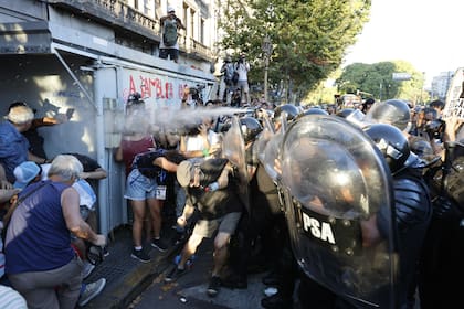 El protocolo se aplicó en la Plaza del Congreso, durante las tres jornadas de la semana pasada en las que se debatió la ley ómnibus en la Cámara de Diputados
