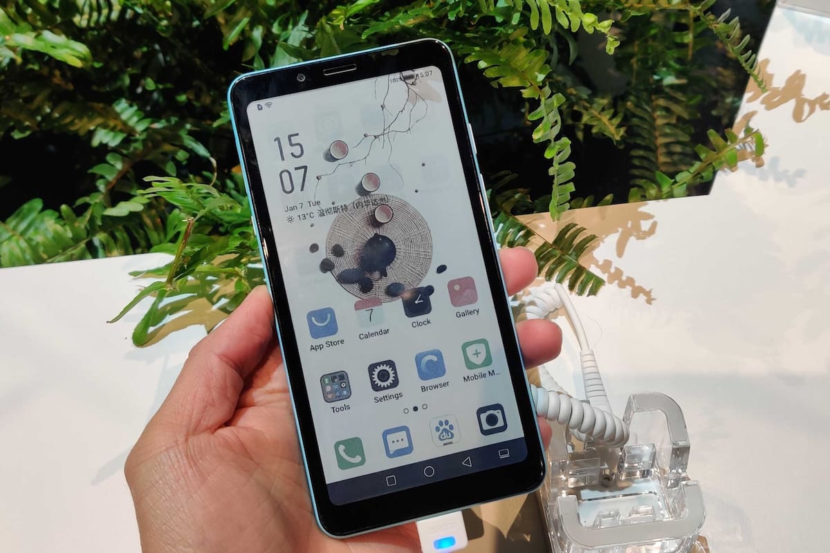 El prototipo de Hisense con una pantalla de tinta electrónica color que pudo verse en la CES 2020