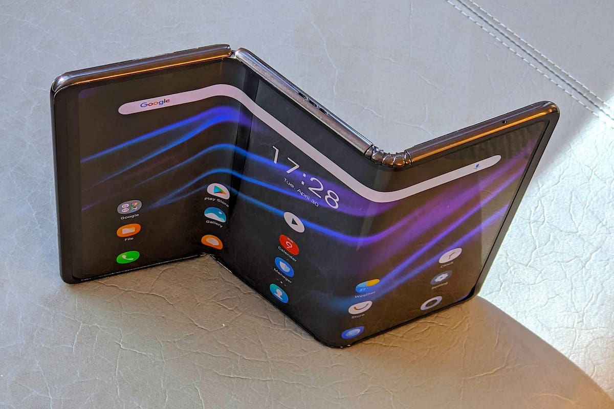 El prototipo de la firma china está equipado con una pantalla con dos bisagras que permiten plegar al equipo en tres partes