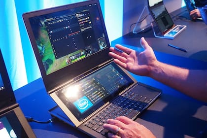 El prototipo de notebook con doble pantalla de Intel