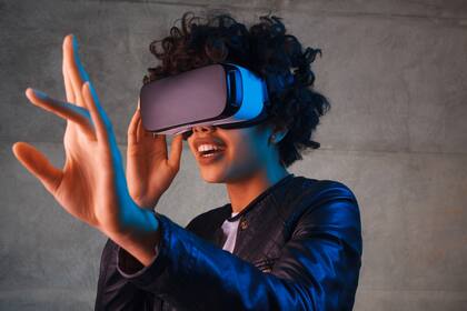 El prototipo de pantalla OLED de alta definición desarrollado por la Universidad de Stanford y Samsung busca mejorar la experiencia de uso de los visores de realidad virtual, que utilizan displays a unos pocos centímetros del rostro de los usuarios