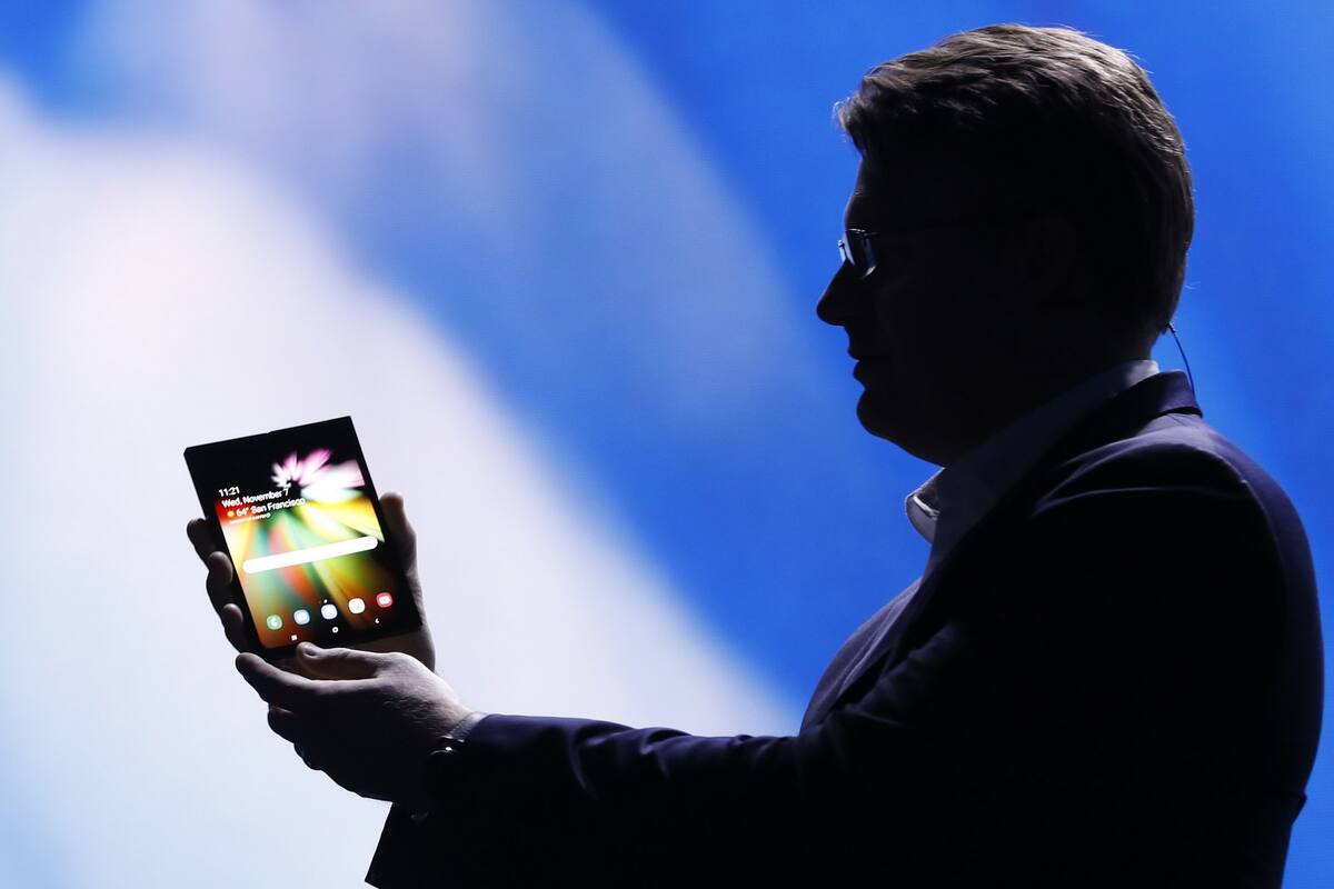 El prototipo presentado por la compañía surcoreana permite ofrecer el formato de smartphone y tableta en un único equipo gracias a la tecnología de pantalla Infinity Display Flex