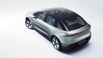 El prototipo Vision-S02 de Sony; la compañía presentó este auto eléctrico en la CES 2022 y confirmó que analiza fabricarlo en serie