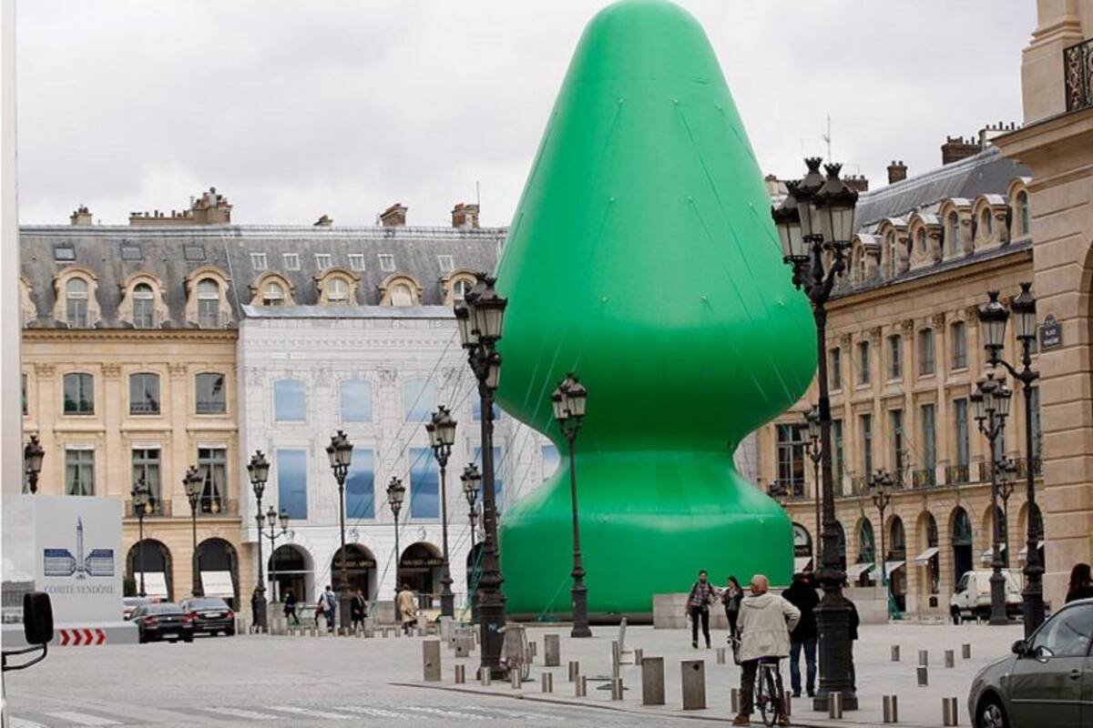 El provocador Paul McCarthy plantó su "Tree", con forma de juguete sexual, en una plaza europea