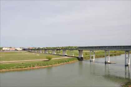 El proyecto agregará un nuevo tramo de seis carriles con el objetivo de optimizar el flujo de tráfico en el puente internacional Camino Real de Eagle Pass
