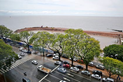 El proyecto actual de ampliación de Aeroparque contempla un relleno costero para ensanchar los carriles de la avenida