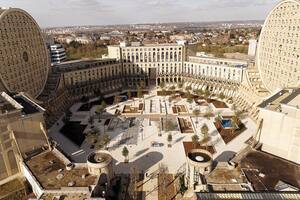 El proyecto de Arenas de Picasso pertenece al arquitecto uzbeko español Manuel Núñez-Yanowsky