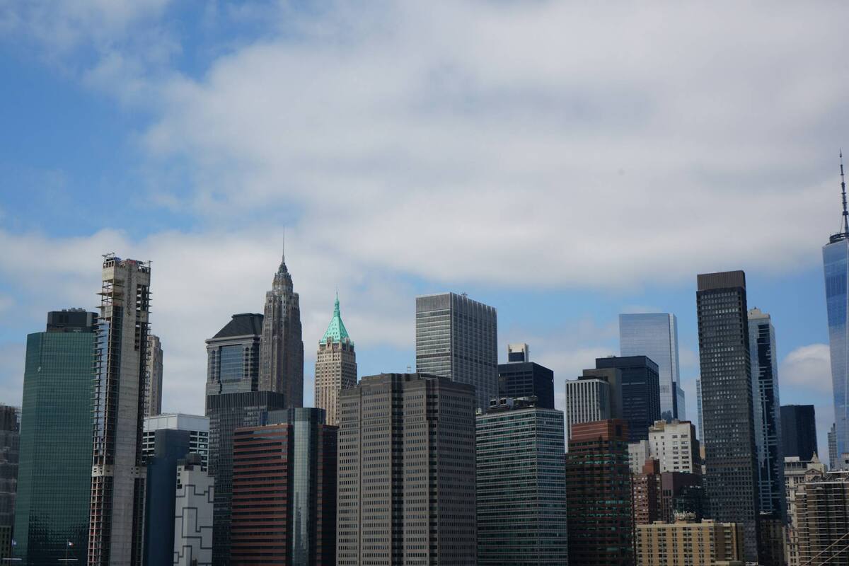 El proyecto de ley en Nueva York exige que las inspecciones de los sistemas de tuberías de gas sean realizadas por un maestro plomero con licencia o un oficial plomero bajo supervisión directa; esto podría incrementar los costos para los propietarios