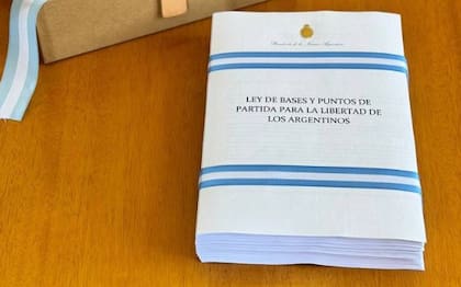 El proyecto de ley que envió Javier Milei al Congreso incluye cambios o derogaciones en cientos de legislaciones vigentes