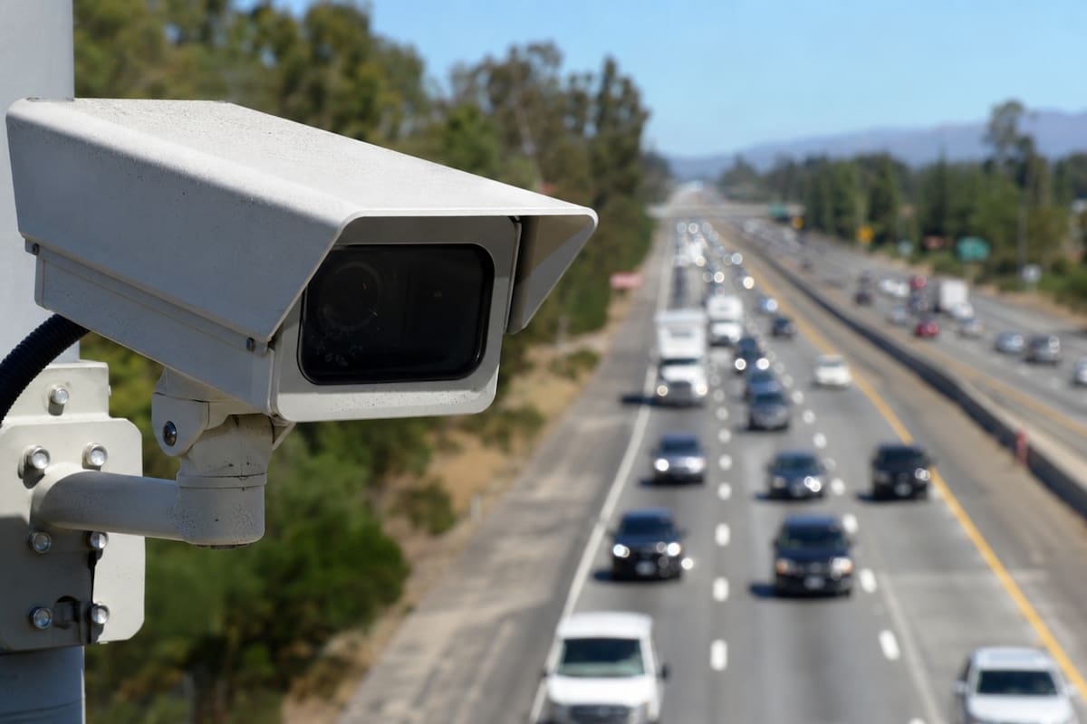 El proyecto de ley SB 1013 busca endurecer el control sobre los sistemas de lectura automática de matrículas en California