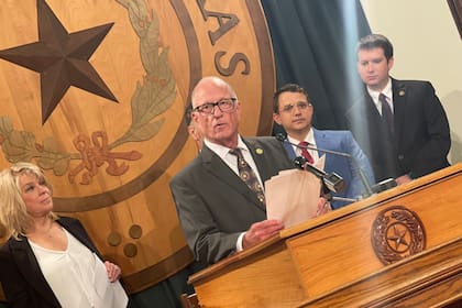 El proyecto del senador Hall propone crear una Comisión de Seguridad de la Red de Texas para proteger la red eléctrica del estado