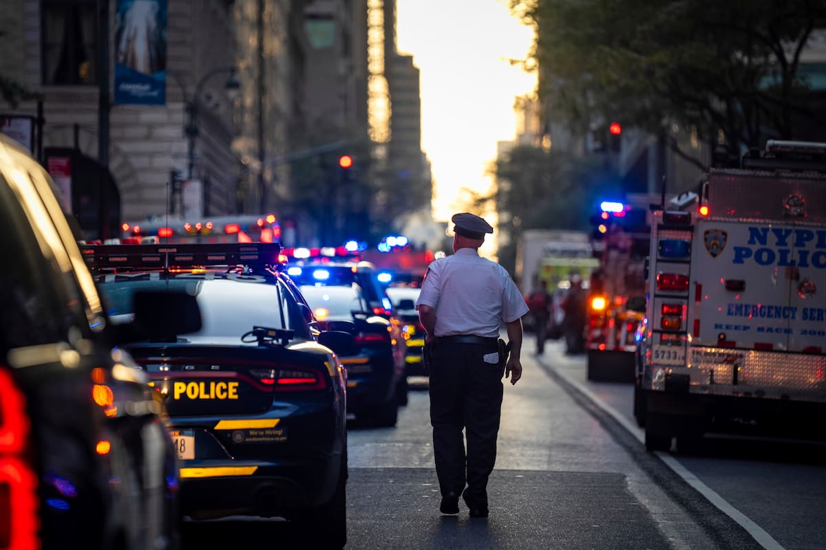 El proyecto establece refugios vecinales en la ciudad de Nueva York para que jóvenes de hasta 24 años cuenten con espacios protegidos (AP Foto/Angelina Katsanis)
