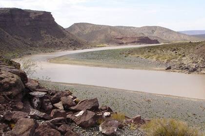 El proyecto hidroeléctrico, ubicado sobre el río Neuquén, fue adjudicado y retasado desde 2014