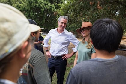 El proyecto, impulsado por Jennifer Siebel Newsom, integra la educación nutricional en las aulas y apoya a pequeños agricultores mediante prácticas sostenibles