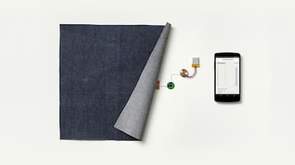 El Proyecto Jacquard de Google integra hilos especiales a la tela convencional; son capaces de detectar el contacto con la mano del usuario y transformar ese tacto en comandos