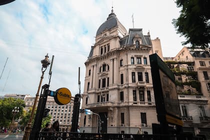 El proyecto pone el foco en la restauración integral de sus fachadas y en la restitución del pináculo–aguja