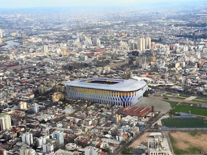 El proyecto presentado por el arquitecto Mario Lizza en marzo de 2019 aseguraba una Bombonera para 80.000 espectadores, pero planteaba demoler la tribuna local, la pileta, los quinchos y el estacionamiento interno.