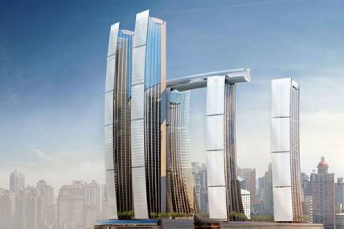 El proyecto Raffles City Chongqing tiene la particularidad de tener un puente a 250 metros de altura une a los ocho edificios.