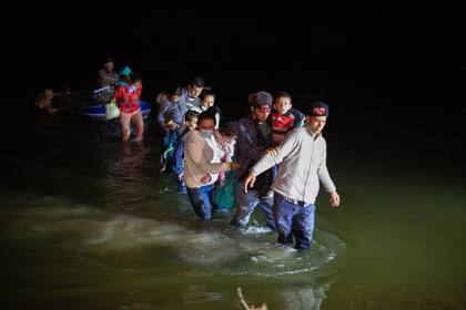 El proyecto tiene como objetivo disuadir el cruce de migrantes en Texas