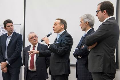 El proyecto Visar, presentado ayer en la sede de Migraciones, es para argentinos entre los 18 y los 45 años que no tengan la doble ciudadanía