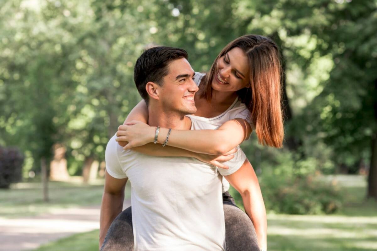 El psicólogo especializado en relaciones Mark Travers señaló cinco aspectos clave que suelen compartir las personas en las parejas más felices y duraderas