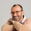 Rafael Santandreu, psicólogo y divulgador sobre el insomnio: “La costumbre de dormir ocho horas del tirón no es natural”