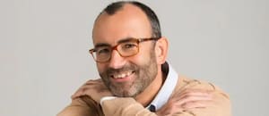 Rafael Santandreu, psicólogo y divulgador sobre el insomnio: “La costumbre de dormir ocho horas del tirón no es natural”