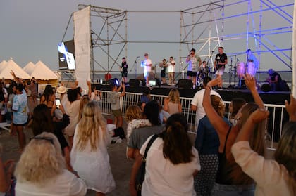 El público alentó a Sin Ensayo, ayer