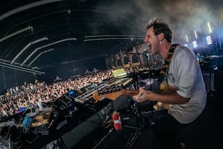 El músico que mezcla en vivo electrónica propia con guitarra y teclados: cómo encontró Juan Hansen su sonido