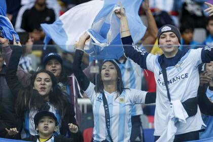El público colmó el estadio de Santiago del Estero para alentar a la selección argentina en el debut ante Uzbekistán