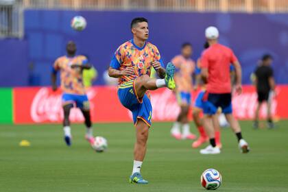 El público colombiano espera que James Rodríguez, como suele hacerlo, demuestre una vez más su jerarquía con la camiseta de su país para poner al equipo en los octavos de final.