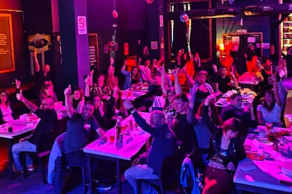 Cómo son las salidas donde conocer gente es algo más que un match