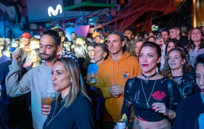 El público de La Bomba de Tiempo se fanatiza con el grupo. Algunos de los seguidores asisten a los conciertos de los lunes en el Konex desde hace casi veinte años