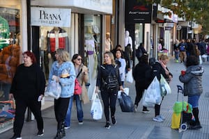 El público minorista concurre cada vez más a la calle Avellaneda, zona que se destaca por sus ofertas y precios accesibles