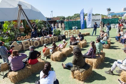 El público participó en dinámicas al aire libre, talleres de bienestar y propuestas de alimentos orgánicos