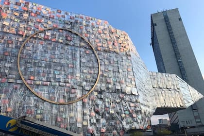 El público puede entrar desde hoy en el Big Ben acostado con libros políticos