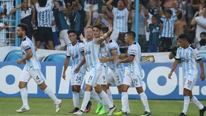 El público tucumano fue uno de los puntales de la clasificación de Atlético