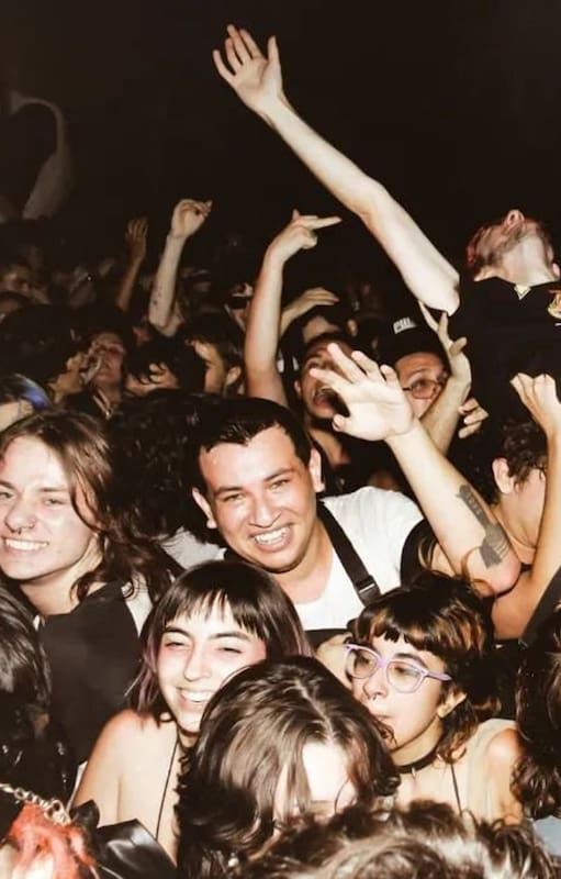 El público viviendo la experiencia de un recital de Winona Riders