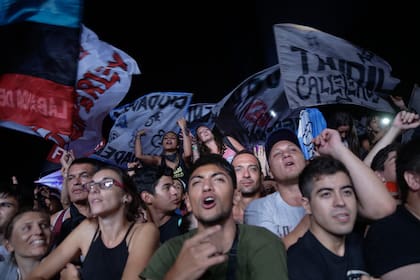 El publico y los trapos en el Cosquín Rock