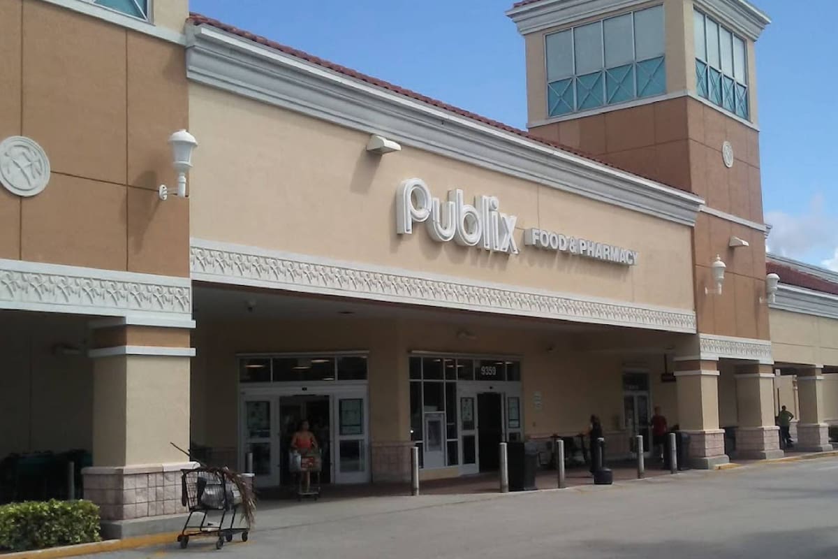El Publix en el número 9359 Sheridan Street en Hollywood, Florida, donde se vendió el último boleto ganador de Powerball