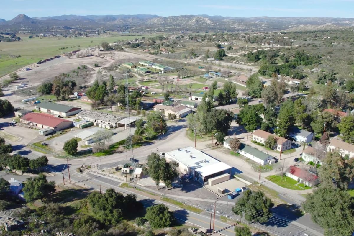 El pueblo de Campo cuenta con 150 residentes que viven en edificios que datan de la Segunda Guerra Mundial