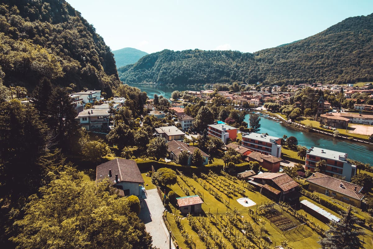 El pueblo de Caslano, emplazado en Ticino, cantón al sur de los Alpes