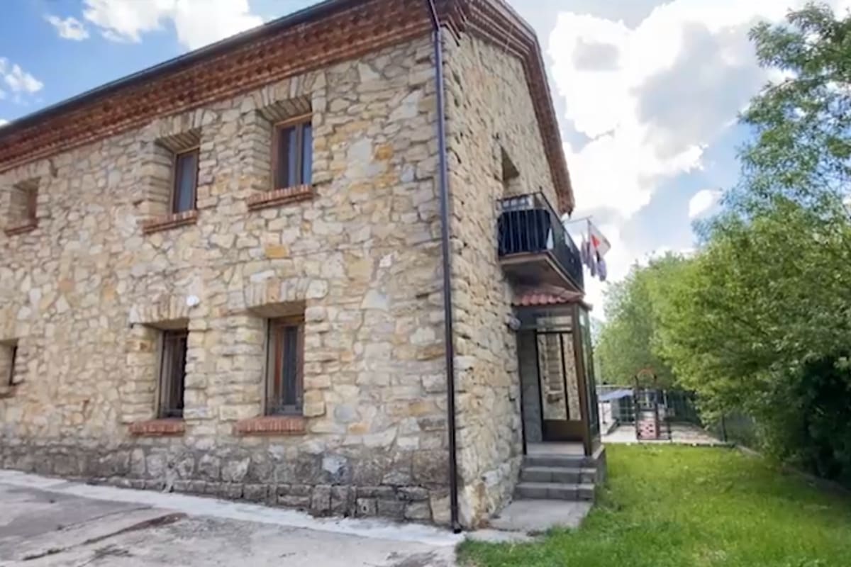 El pueblo de Griegos, España, busca repoblarse y llegar a los 12 estudiantes en el colegio