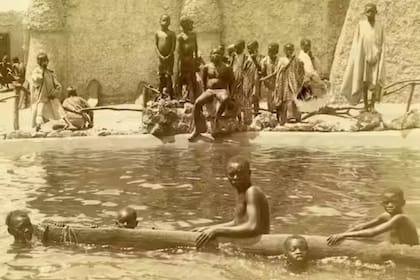 El “Pueblo Negro” en el parque de Plaisance, Exposición Nacional de Ginebra de 1896. Antoine Elie Chevalley