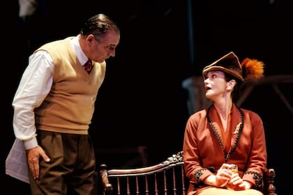 El Puente, en el Teatro Nacional Cervantes, en 1998, junto a María Ibarreta