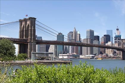 El Puente Brooklyn es un monumento histórico inaugurado el 24 de mayo de 1883 que actualmente utilizan miles de personas a diario en Nueva York