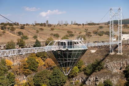 El Puente de Diamante, una fabulosa obra de ingeniería que dinamizó toda una región. Aparte, el cañón del Dashbashi es un lugar muy buscado para hacer trekking