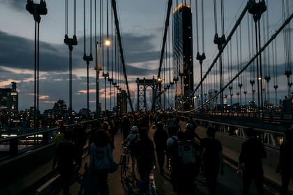 El puente de Manhattan fue escenario de protestas el martes por la noche