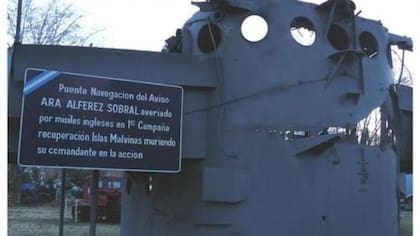 El puente de navegación del Aviso ARA "Alférez Sobral"se exhibe en Tigre