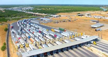 El Puente del Comercio Mundial es uno de los cuatro internacionales ubicados en la ciudad de Laredo